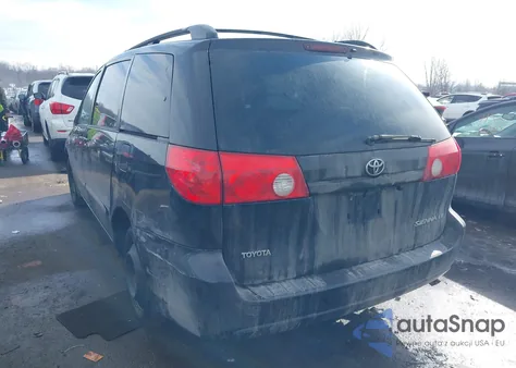 2010 Toyota Sienna Le z USA, uszkodzony, nr VIN 5TDKK4CC8AS337708